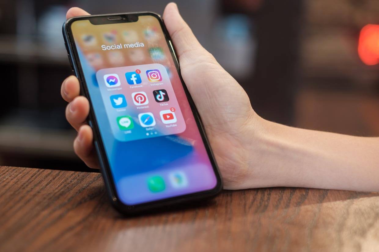 イメージ:SNSとスマートフォン
